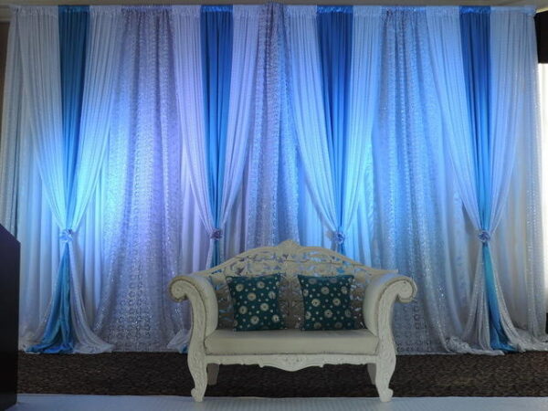 White Deeplove Loveseat